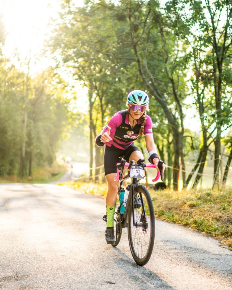 😁👍

Pédaler au milieu des paysages valaisans donne le sourire. Un sourire contagieux à tes compagnons d'aventure.

Toi aussi, viens sourire en août prochain sur quelques-unes des plus belles routes valaisannes !

Trouve ton parcours dans le lien en bio 😉

En route les amis !

___

Riding through the Valais countryside puts a smile on your face. A smile that's contagious to your fellow cycling adventurers.

You too can come and smile this August on some of the most beautiful roads in the Valais!

Find your route in the bio link 😉

En route les amis!

📷 @kuva.swiss 

#cycling #ultracycling #cyclingswitzerland
#valaiswallis