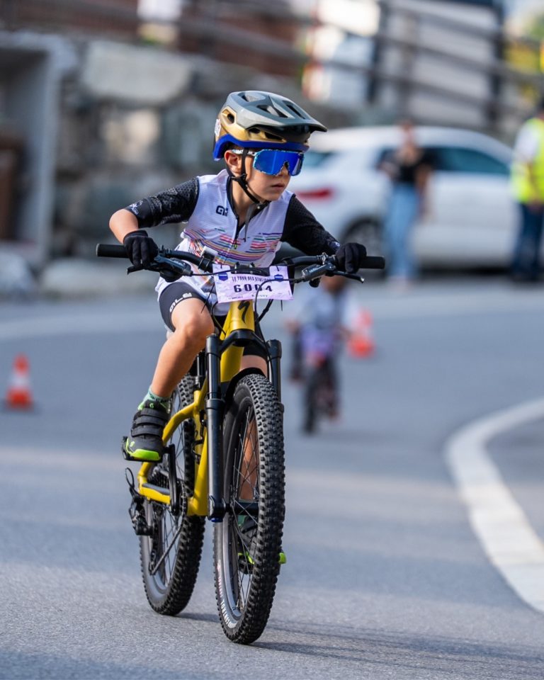 Bambinofondo

Le Tour des Stations, ce n'est pas que pour les grands. Les p'tits cracks (année 2014 et plus) ont aussi le droit à leur grand jour !

Où ? Quand ? Comment ? me demanderas-tu ... le vendredi 28 août au Welcome Village de Verbier et avec un grand sourire. Soit la meilleure manière pour envoyer des watts. 🚴🏻💨

Toutes les infos en bio 😉

En route les amis !

___

The Tour des Stations isn't just for grown-ups. The little cyclists (born in 2014 or later) also get their big day! 😁

Where? When? How? you might ask... Friday 28 August at the Welcome Village in Verbier and with a big smile. The only way to send massive watts. 🚴🏻💨

All the info in the bio 😉

En route les amis!

📷 @kuva.swiss 

#cycling #ultracycling #cyclingswitzerland
#valaiswallis