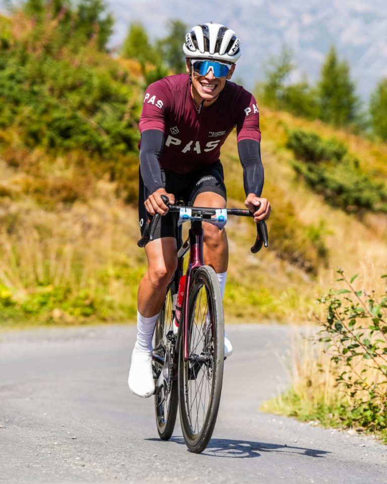 Soleil et chaleur au programme ☀️😎

Tu as déjà croisé des cyclistes en mode short-short sur les routes ? C'est (presque) normal tant la météo s'y prête. 🌡️

Un temps qui donne envie de rouler. Un temps qui donne envie de trouver son challenge pour cette saison ... 😉

Inscriptions –> www.tourdesstations.ch ✍️

En route les amis !

___

Have you already seen cyclists wearing short-short on the roads? It's (almost) normal, given the weather conditions. 🌡️

It's the kind of weather that makes you want to ride. The kind of weather that makes you want to find your challenge for this season... 😉

Registration –> www.tourdesstations.ch/en ✍️

En route les amis!

📷 Kuva.swiss 

#cycling #ultracycling #cyclingswitzerland 
#valaiswallis