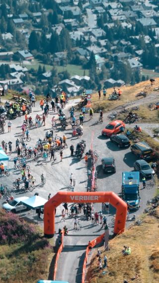🔥 Ils l'ont fait. Le Tour des Stations 2026, c'était grandiose.

Près de 3'200 cyclistes, un Everest à gravir chacun·e à sa façon. ⛰🚴‍♂
Des heures d'entraînement, du mental, une foule qui pousse jusqu'au bout.

Merci à toutes celles et ceux qui ont fait de cette édition un moment inoubliable. ❤
Le Tour des Stations, ça se vit, ça se mérite.

📅 Rendez-vous le 28.08.2027 pour les 10 ans !
À l'année prochaine. 🔥
___

🔥 They did it. The Tour des Stations 2026 was epic.

Nearly 3,200 cyclists, each climbing their own Everest. ⛰🚴‍♂
Hours of training, mental strength, and a crowd cheering them on to the finish.

Thank you to everyone who made this edition unforgettable. ❤
The Tour des Stations is meant to be lived, and earned.

📅 See you on 28.08.2027 for the 10th anniversary!
Until next year. 🔥